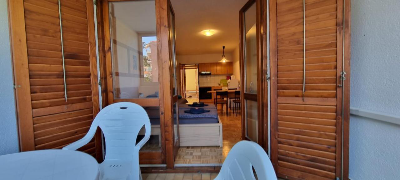 Apartma Luka With Private Parking Изола Екстериор снимка